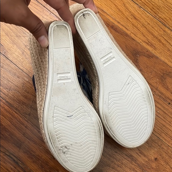 TOMS Blue Tie-Dye Slide Sandals - Picture 3 of 3